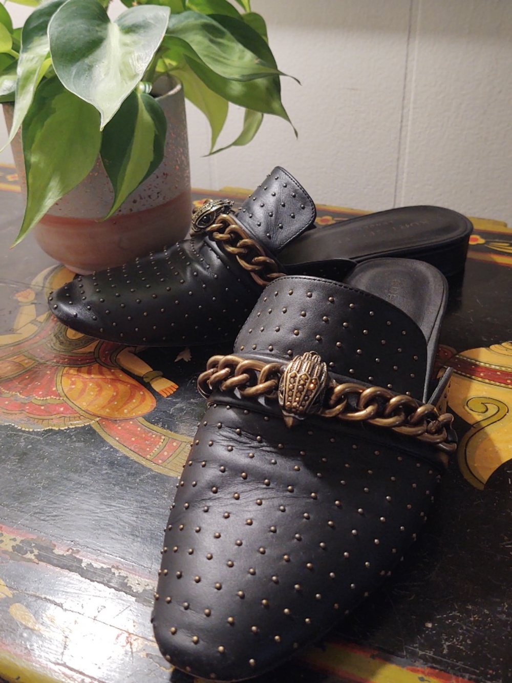 Kurt Geiger London Sz 41||10 Black Leather Chelsea Mule with Studs, Chain, Eagle